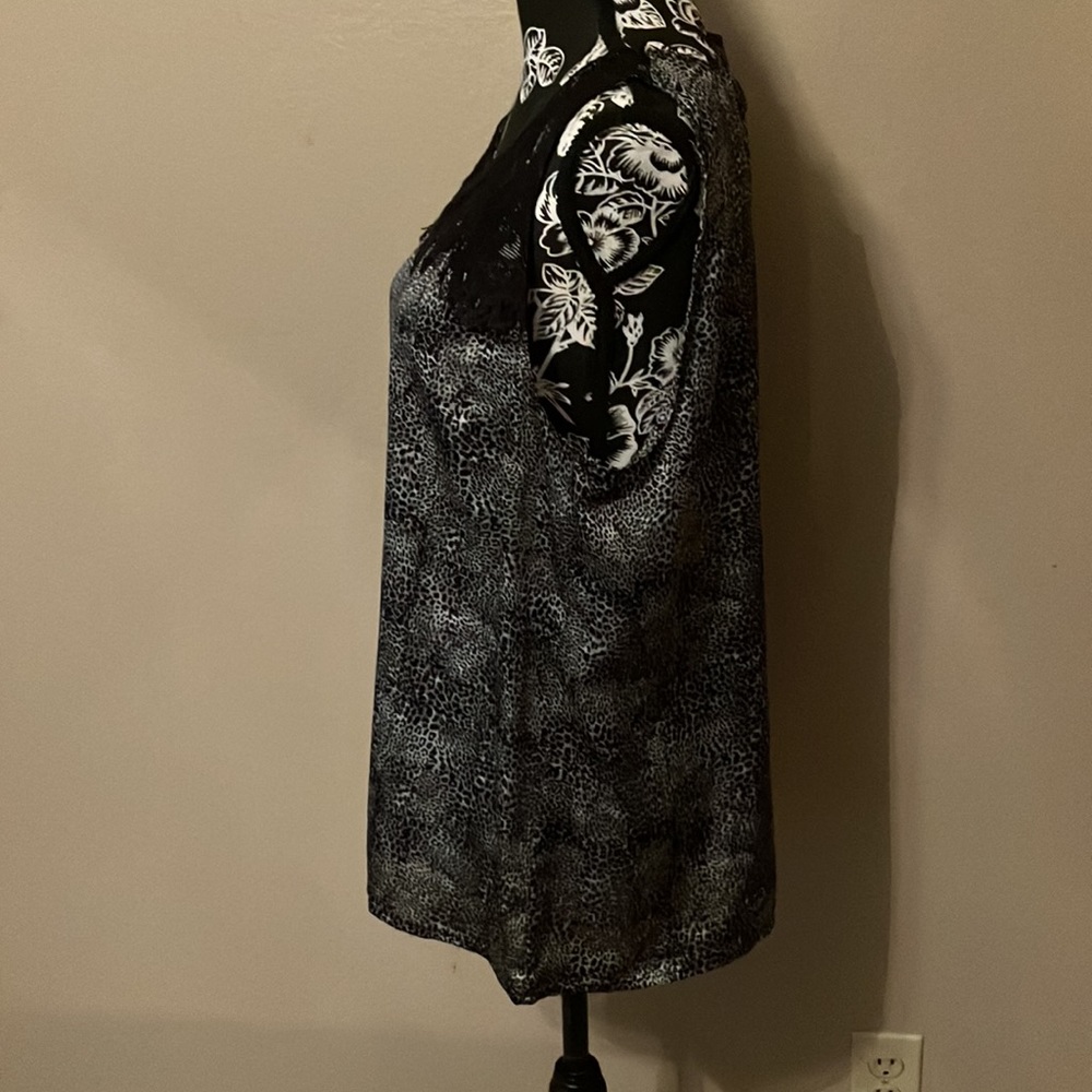 XL DANA BUCHMAN BLACK PATTERNED WITH LACE ZIP BACK TANK TOP - Picture 2 of 6